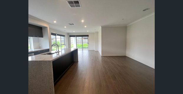 Magnificent Living Spaces, Luxurious Amenities, Unmatched Elegance! - Photo 1