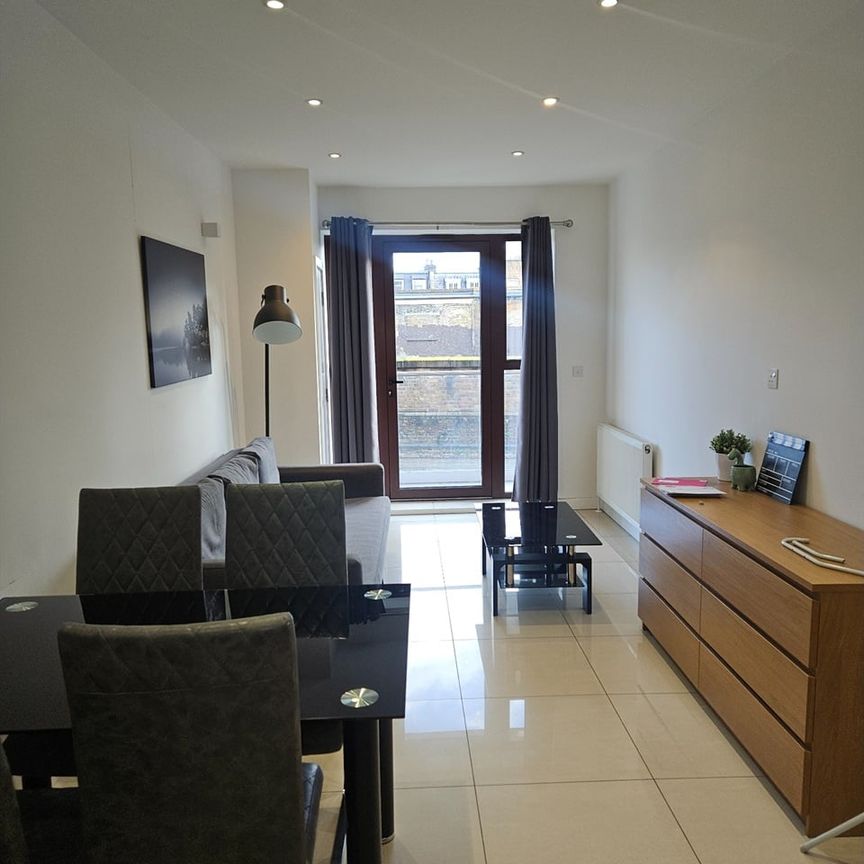 2 Bed Flat, Old Street, EC1V - Photo 1