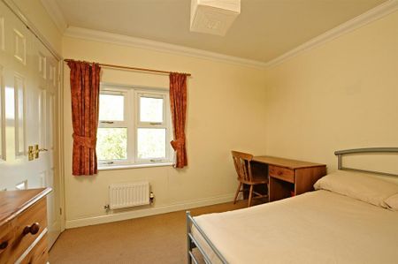3 bedroom flat to rent - Photo 3