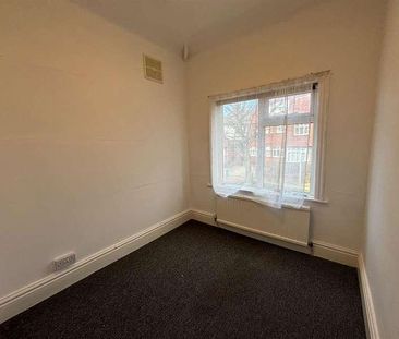 Peasholm Crescent, YO12 - Photo 6