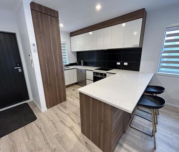 Hot on Hibiscus - Photo 3