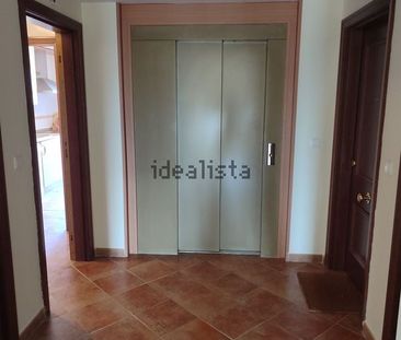 Alquiler de piso en Avenida Rosalía de Castro, 1 - Photo 1