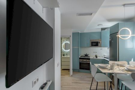 Spacious room with balcony in Madrid - Photo 5