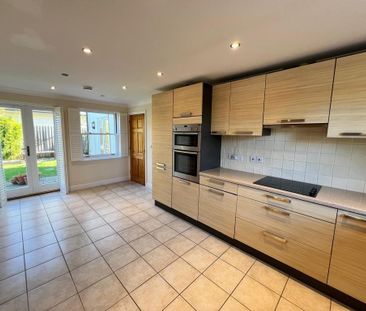 4 bedroom semi-detached house to rent - Photo 3