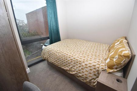 4 bedroom apartment to rent - Photo 2