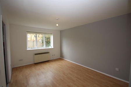 1 bedroom Terraced House to let - Photo 3