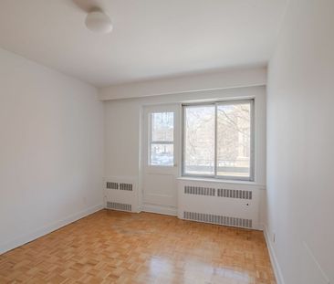 3555 Cote-des-Neiges Road, Montréal, QC - Photo 5