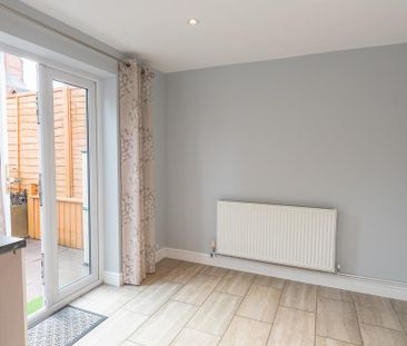 2 bedroom terraced house to rent - Photo 3