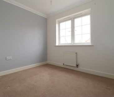 4 bedroom end of terrace house to rent - Photo 5
