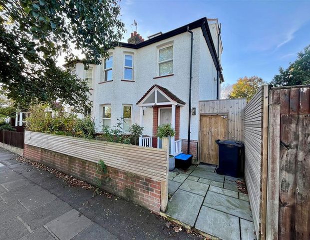 4 bedroom semi-detached house to rent - Photo 1