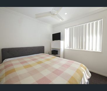 Modern & Low-Maintenance Townhouse Living - Photo 6