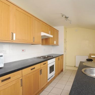 MODERN STUDENT 5 BEDROOM TERRACE 58 GLADSTONE LANE UTILITES INCLUDED - Photo 3