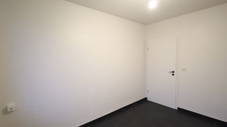 Gelijkvloers tweeslaapkamer appartement nabij het centrum van Roeselare - Photo 4