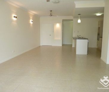 Three bedrooms, two bathrooms, ground floor apartment unit, West En... - Photo 5