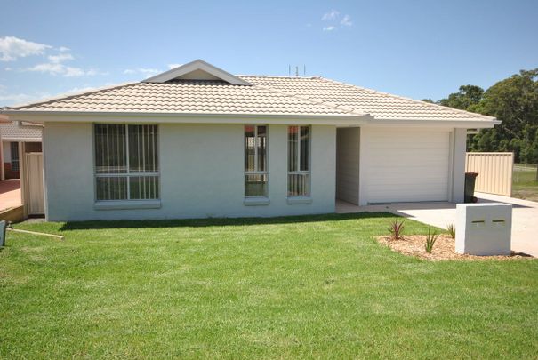 6 ALPINA PLACE, South Nowra, NSW 2541 - Photo 1