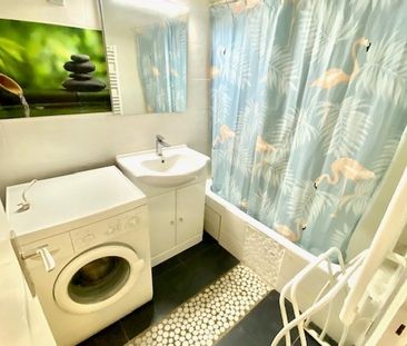 Location Appartement 2 pièces Meublé 51m² STE FOY LES LYON 69110 - Photo 6