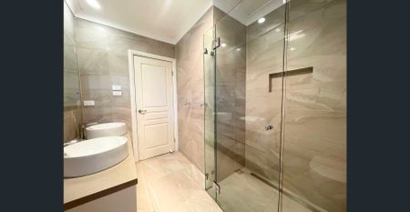 Luxury Family Home for Lease | 5 Bedrooms | Castle Hill - Photo 2