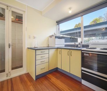 One Tree Hill 2 Bedroom Neat and Tidy - Photo 5
