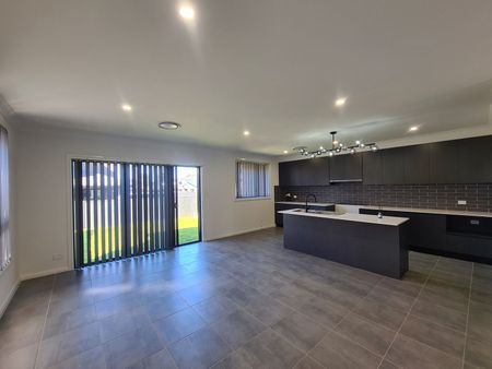 98 Contour Road, 2179, Austral Nsw - Photo 2