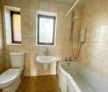 3 bedroom semi-detached house to rent - Photo 6