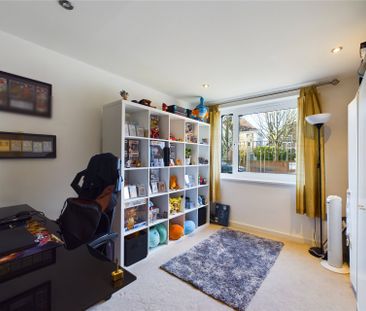 2 bedroom Flat in The Courtyard, Camberley - Photo 5