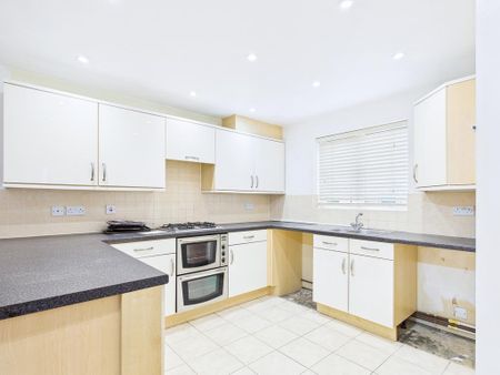 3 bedroom semi-detached house to rent - Photo 3