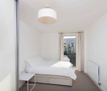 Palladian, Riverside - Photo 3