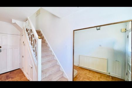 5 Bed End Terrace, Queenborough Gardens, IG2 - Photo 5