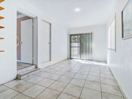 Cosy Apartment in the Heart of Broadbeach Waters - Photo 2