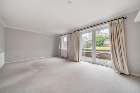 Pegasus Close, Haslemere - 3 bedrooms Property for lettings - Seymours - Photo 2