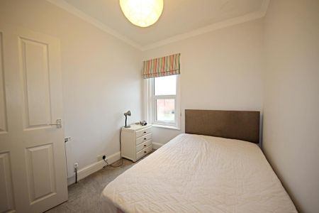 4 bedroom detached house to rent - Photo 2