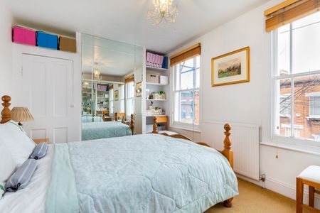 2 Bed Terraced House, Tyenham Rd, SW11 - Photo 3