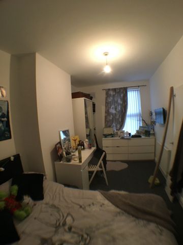 4 Bed - 52 Harold Place, Hyde Park, Leeds - LS6 1PQ - Student - Photo 3