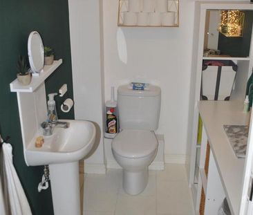 3 bedroom end of terrace house to rent - Photo 6