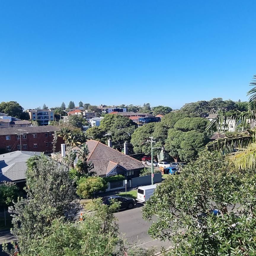 Oversized 1 Bedroom Garden Apartment / Lock Up Garage Optional - Available - Photo 1