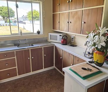 Tidy 2 bedroom unit - Photo 3