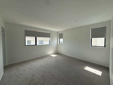 5 Bedroom Home - PAPATOETOE - Photo 3