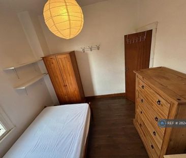 4 bedroom terraced house to rent - Photo 3