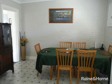 23 Piper, Bathurst, NSW 2795 - Photo 4