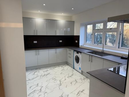 2 Bed Flat, Crownfield Avenue, IG2 - Photo 2