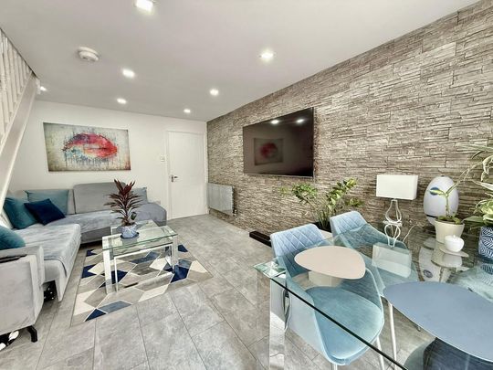 2 bedroom terraced house to rent - Photo 1