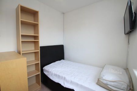 3 bedroom detached house to rent - Photo 3