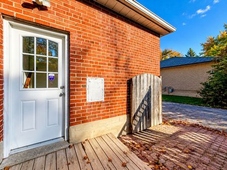 For Lease - 72 Monkswood Crescent Unit# Main Floor, Newmarket, Ontario - Photo 2