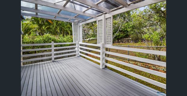 PRIVATE, ELEVATED POSITION. WALKING DISTANCE TO SHOPS & TRANSPORT - Photo 1