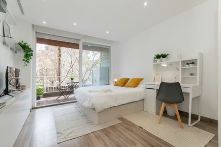 Gran Via de Carles III, Barcelona, Catalonia - Foto 2