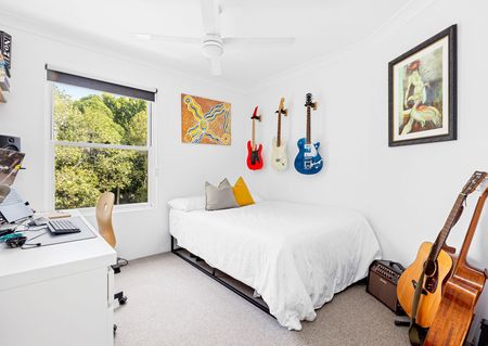 Stylish parkside retreat with lock-up over-sized garage - Photo 5