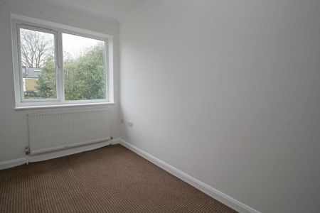 4 bedroom semi-detached house to rent - Photo 3