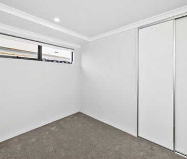 Brand new seaside suburb home - Photo 6