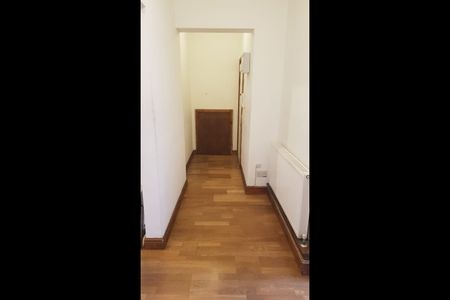 3 Bed Flat, Vale Road, N4 - Photo 2