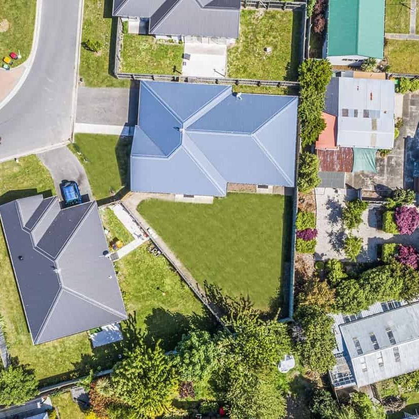 Large family home with big backyard and private ln - Photo 1